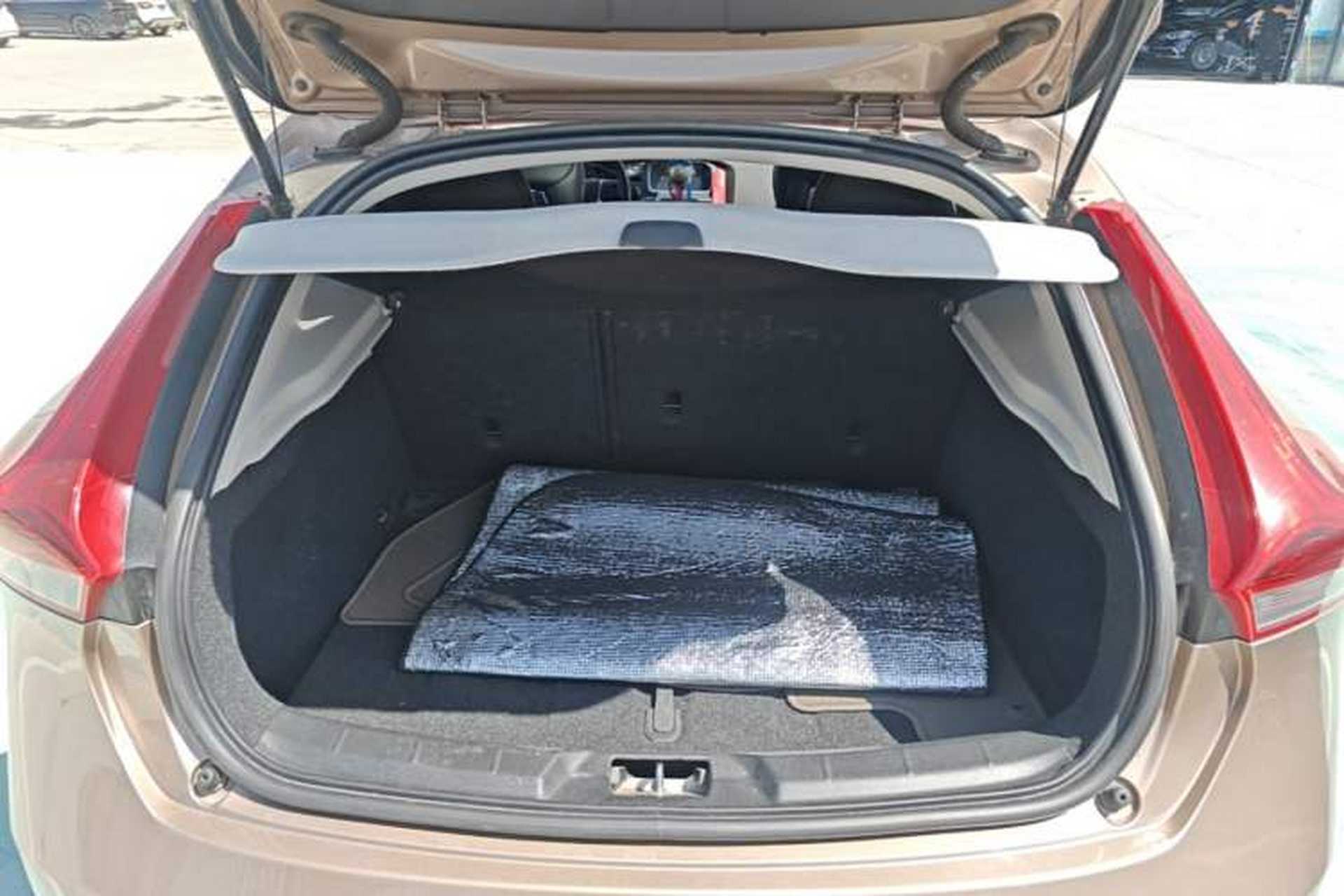 Used Volvo V40 2016 T4 Smart Luxury Edition Trunk