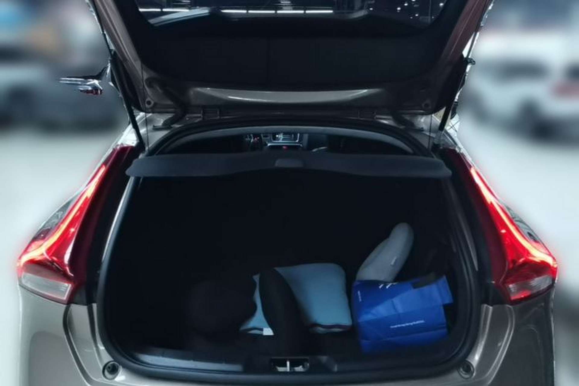 Used Volvo V40 2016 T3 Zhiyi Edition Trunk