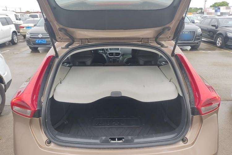 Used Volvo V40 2016 T3 Zhiyi Edition Trunk