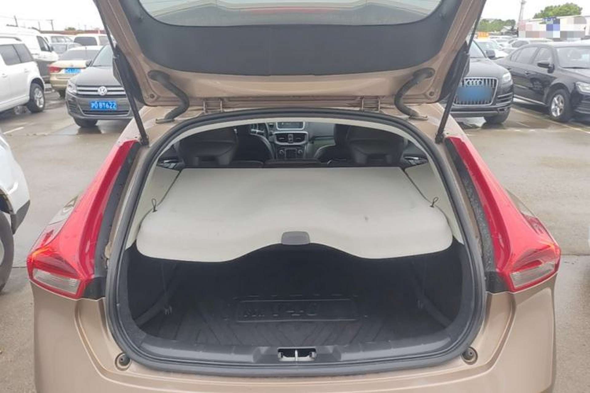 Used Volvo V40 2016 T3 Zhiyi Edition Trunk