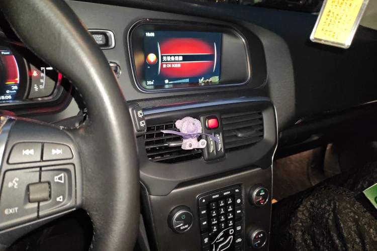 Used Volvo V40 2016 T3 Zhiyi Edition Audio And AC Panel