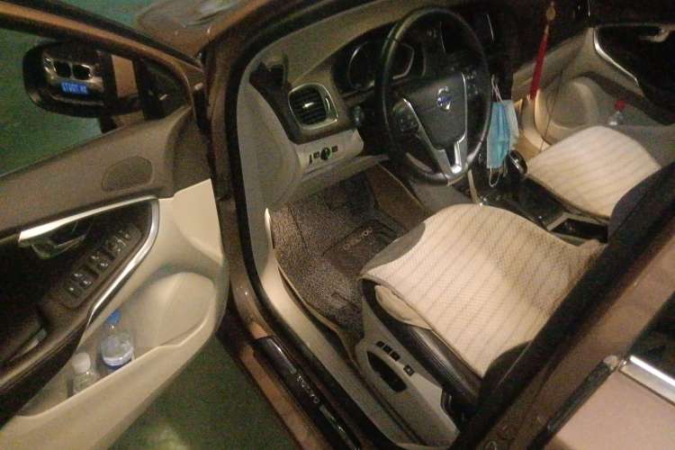 Used Volvo V40 2016 T4 Smart Luxury Edition Driver Seat