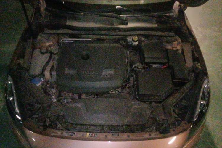 Used Volvo V40 2016 T4 Smart Luxury Edition Engine Bay