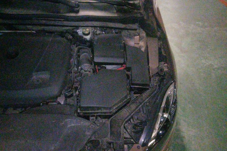 Used Volvo V40 2016 T4 Smart Luxury Edition Engine Bay Left