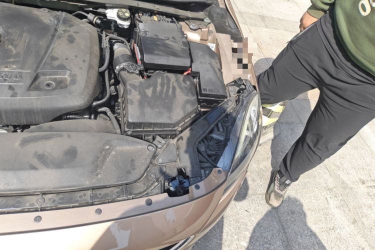 Used Volvo V40 2016 T4 Smart Luxury Edition Engine Bay Left