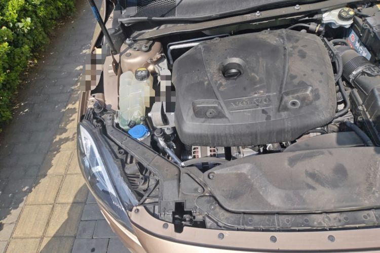 Used Volvo V40 2016 T4 Smart Luxury Edition Engine Bay Right