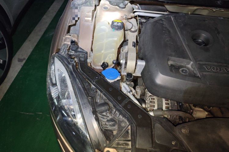 Used Volvo V40 2016 T3 Zhiyi Edition Engine Bay Right