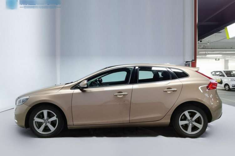 Used Volvo V40 2016 T3 Zhiyi Edition Exterior 3