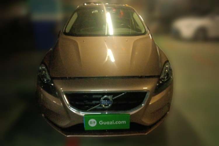 Used Volvo V40 2016 T4 Smart Luxury Edition Front