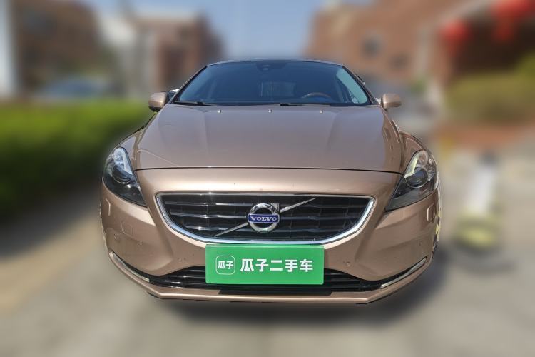 Used Volvo V40 2016 T4 Smart Luxury Edition Front