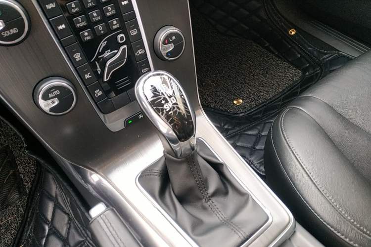 Used Volvo V40 2016 T3 Zhiyi Edition Gear Lever