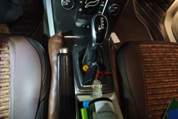 Used Volvo V40 2016 T3 Zhiyi Edition Gear Lever
