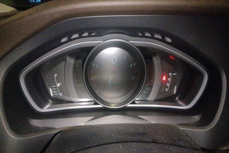 Used Volvo V40 2016 T4 Smart Luxury Edition Instrument Cluster