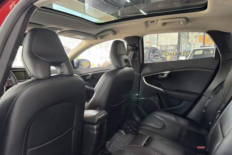 Used Volvo V40 2016 T3 Zhiyi Edition Interior 2