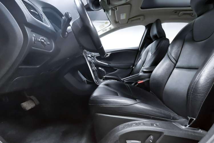 Used Volvo V40 2016 T3 Zhiyi Edition Interior 5