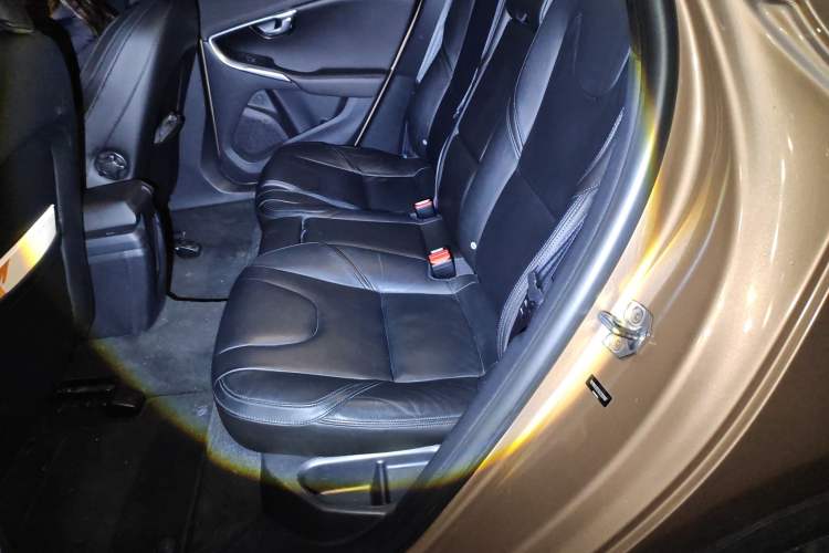 Used Volvo V40 2016 T3 Zhiyi Edition Left Rear Seat