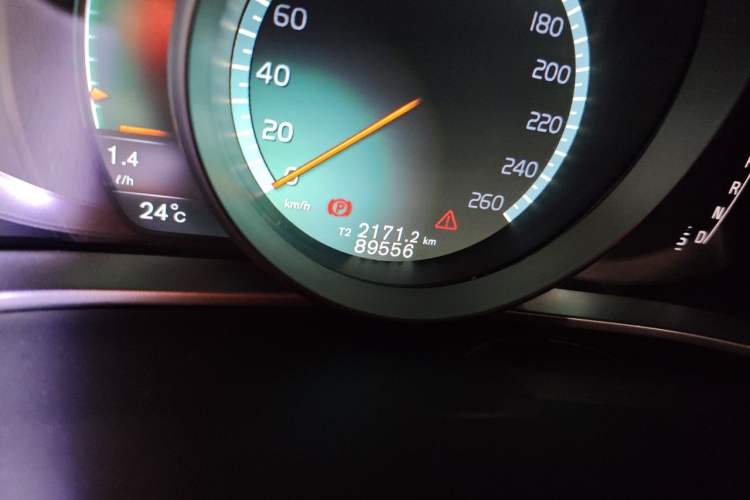 Used Volvo V40 2016 T3 Zhiyi Edition Odometer Close Up