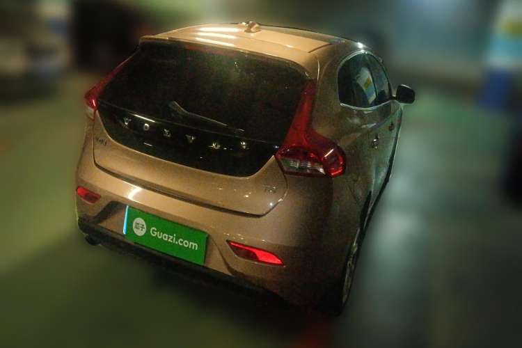 Used Volvo V40 2016 T4 Smart Luxury Edition Rear Right 45 Deg