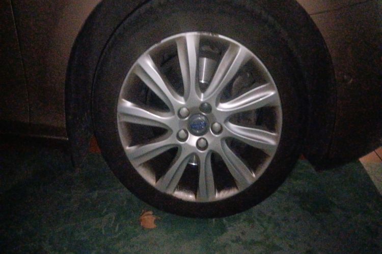 Used Volvo V40 2016 T4 Smart Luxury Edition Right Front Wheel Hub