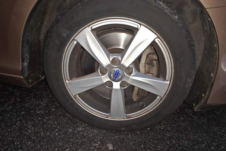 Used Volvo V40 2016 T3 Zhiyi Edition Right Front Wheel Hub