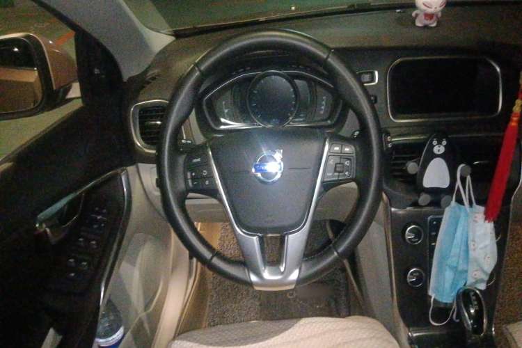 Used Volvo V40 2016 T4 Smart Luxury Edition Steering Wheel