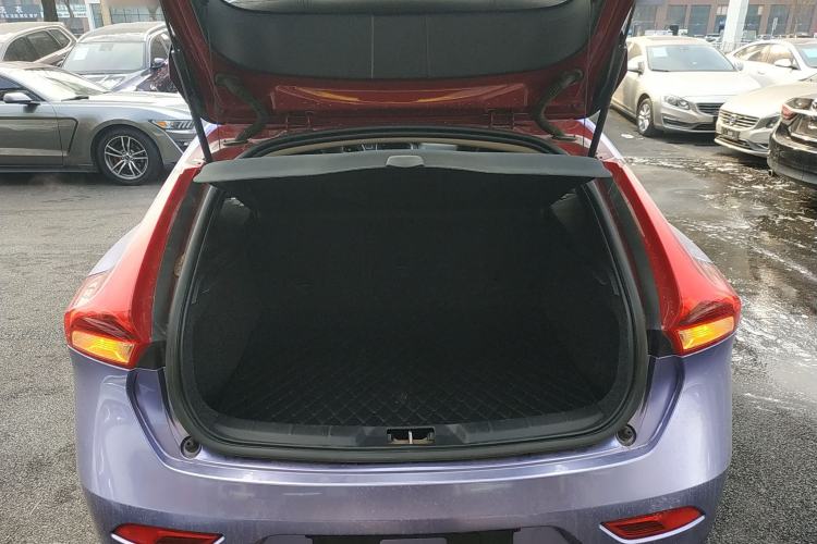 Used Volvo V40 2016 T3 Zhiyi Edition Trunk