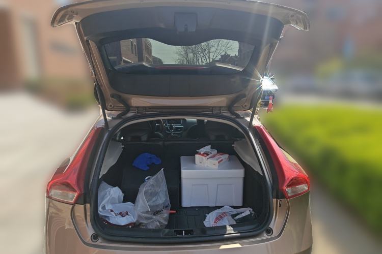 Used Volvo V40 2016 T4 Smart Luxury Edition Trunk