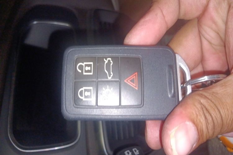 Used Volvo V40 2016 T4 Smart Luxury Edition Vehicle Key