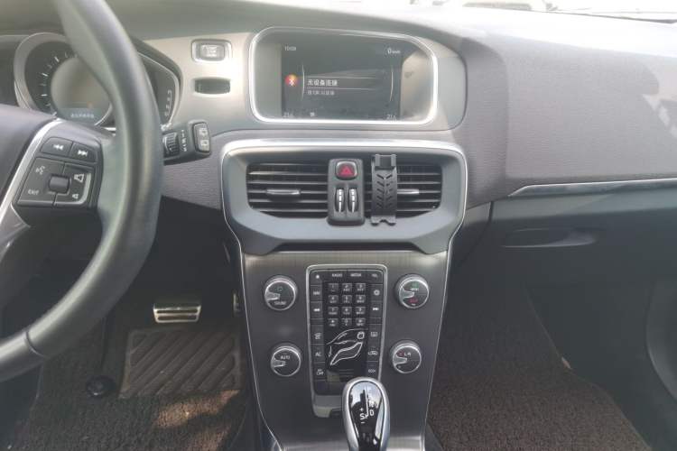 Used Volvo V40 2016 T3 Zhiyi Edition Audio And AC Panel