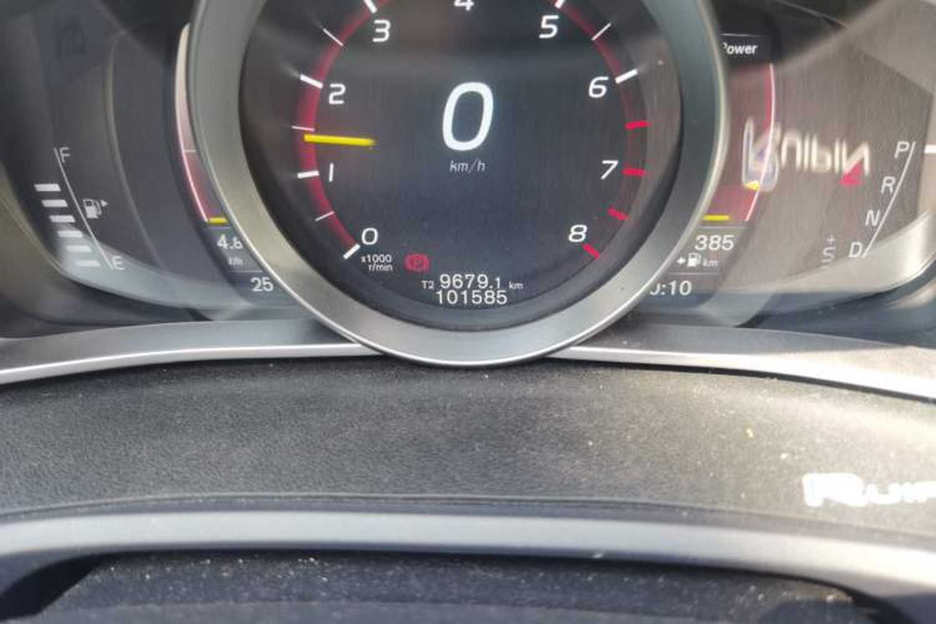 Used Volvo V40 2016 T3 Zhiyi Edition Odometer Close Up
