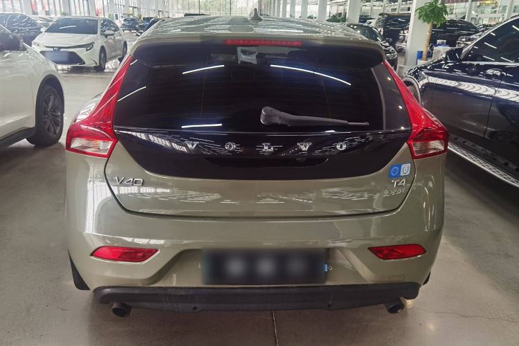 Used Volvo V40 2016 T4 Smart Luxury Edition Exterior 4