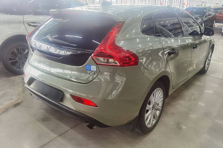 Used Volvo V40 2016 T4 Smart Luxury Edition Exterior 5