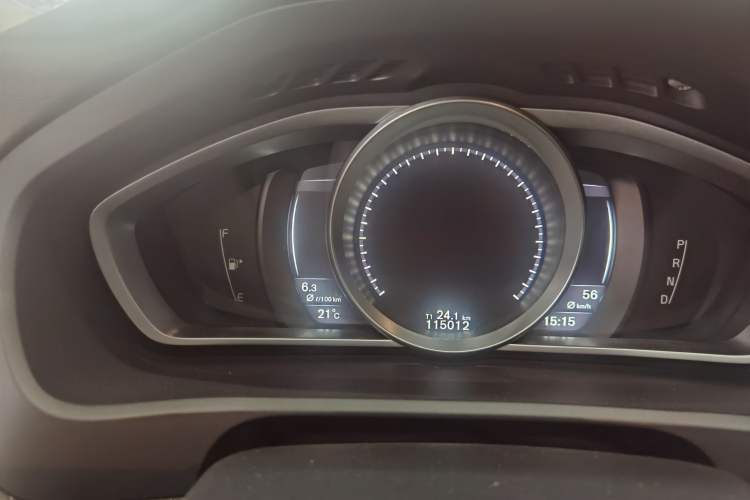 Used Volvo V40 2016 T4 Smart Luxury Edition Odometer Close Up