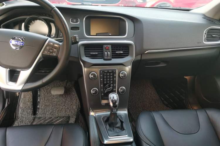 Used Volvo V40 2016 T3 Zhiyi Edition Audio And AC Panel