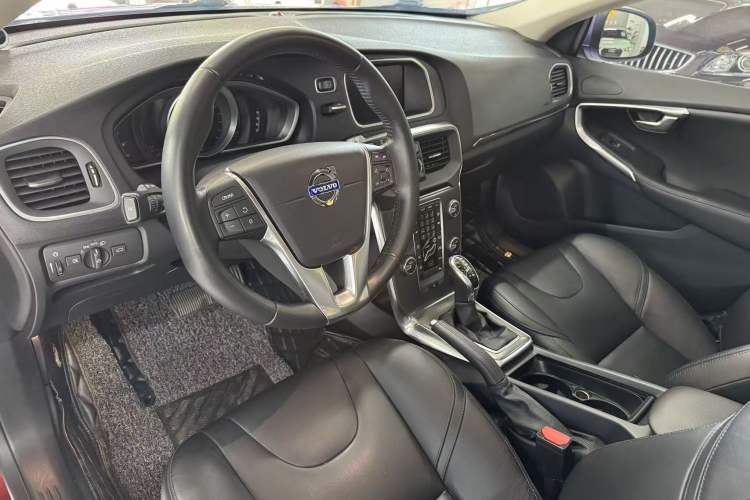 Used Volvo V40 2016 T3 Zhiyi Edition Interior 1