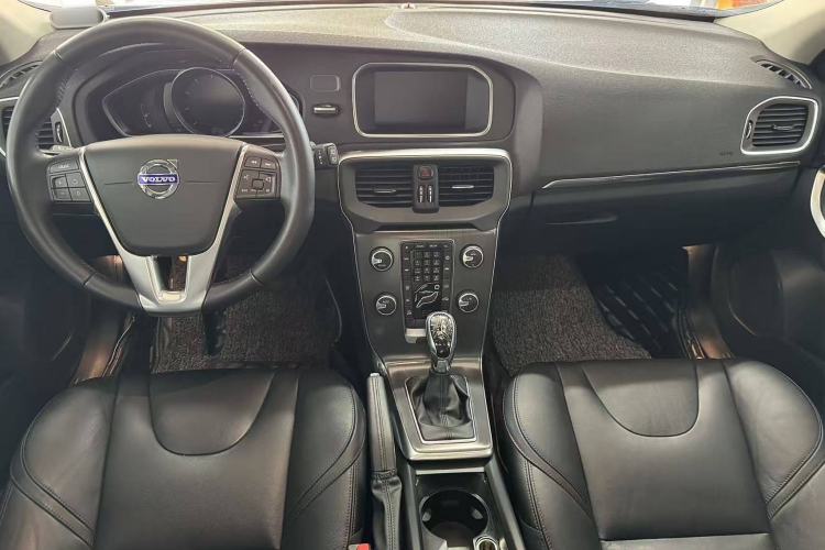 Used Volvo V40 2016 T3 Zhiyi Edition Interior 2
