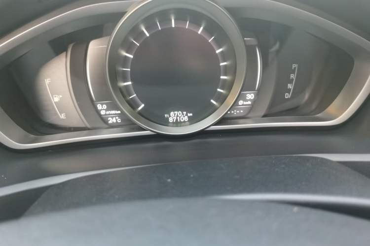 Used Volvo V40 2016 T3 Zhiyi Edition Odometer Close Up