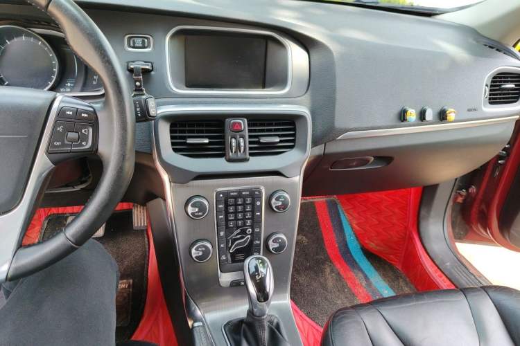 Used Volvo V40 2016 T3 Zhiyi Edition Audio And AC Panel