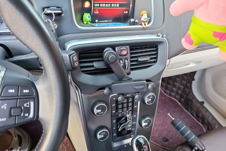 Used Volvo V40 2016 T3 Zhiyi Edition Audio And AC Panel