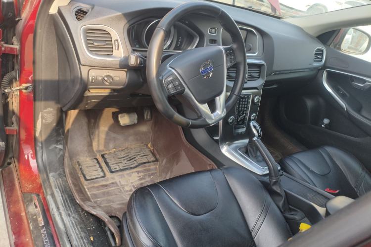 Used Volvo V40 2016 T3 Zhiyi Edition Center Console