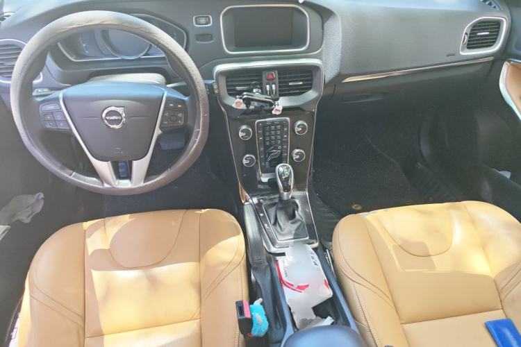 Used Volvo V40 2016 T3 Zhiyi Edition Center Console