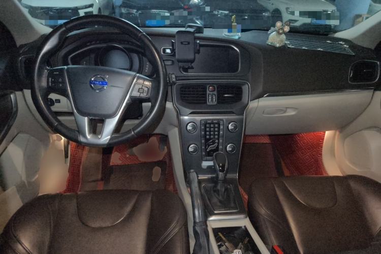 Used Volvo V40 2016 T3 Zhiyi Edition Center Console