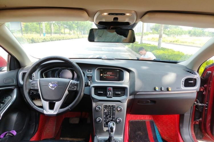 Used Volvo V40 2016 T3 Zhiyi Edition Center Console