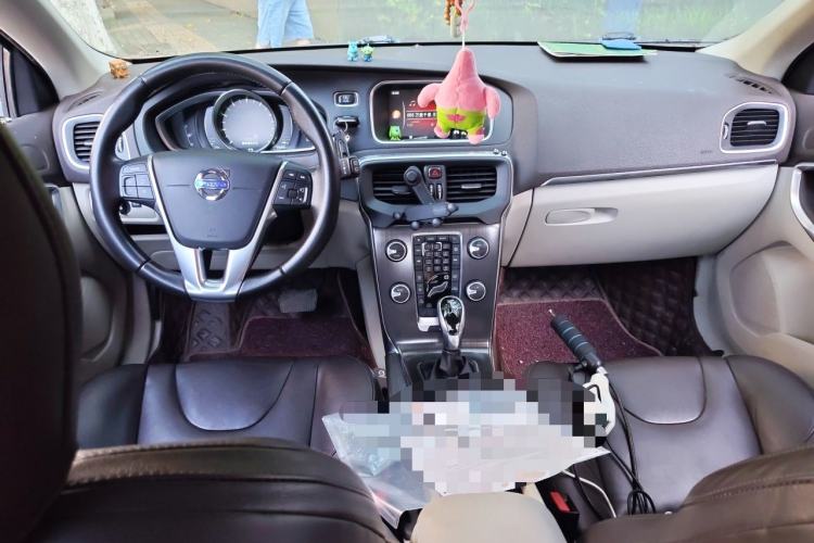 Used Volvo V40 2016 T3 Zhiyi Edition Center Console