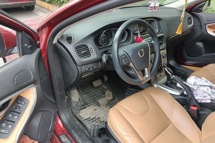 Used Volvo V40 2016 T3 Smart Luxury Edition Driver Seat
