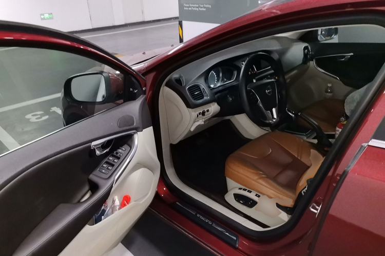Used Volvo V40 2016 T4 Smart Luxury Edition Driver Seat