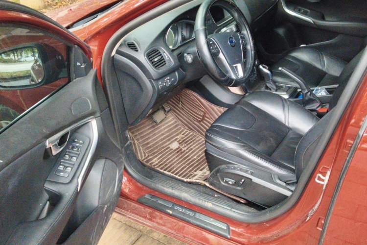 Used Volvo V40 2016 T4 Smart Luxury Edition Driver Seat