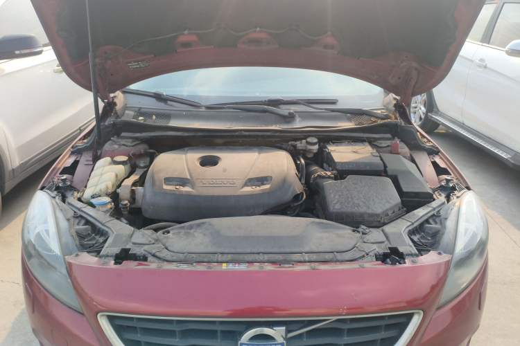 Used Volvo V40 2016 T3 Zhiyi Edition Engine Bay