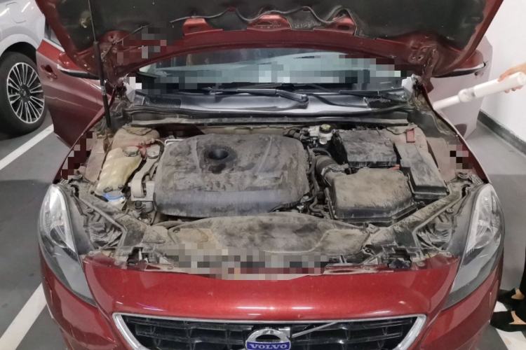 Used Volvo V40 2016 T4 Smart Luxury Edition Engine Bay