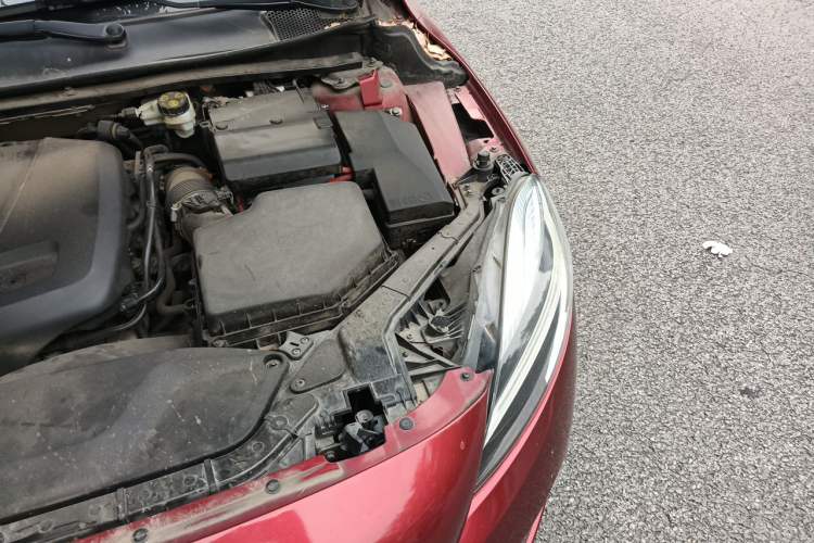 Used Volvo V40 2016 T3 Smart Luxury Edition Engine Bay Left